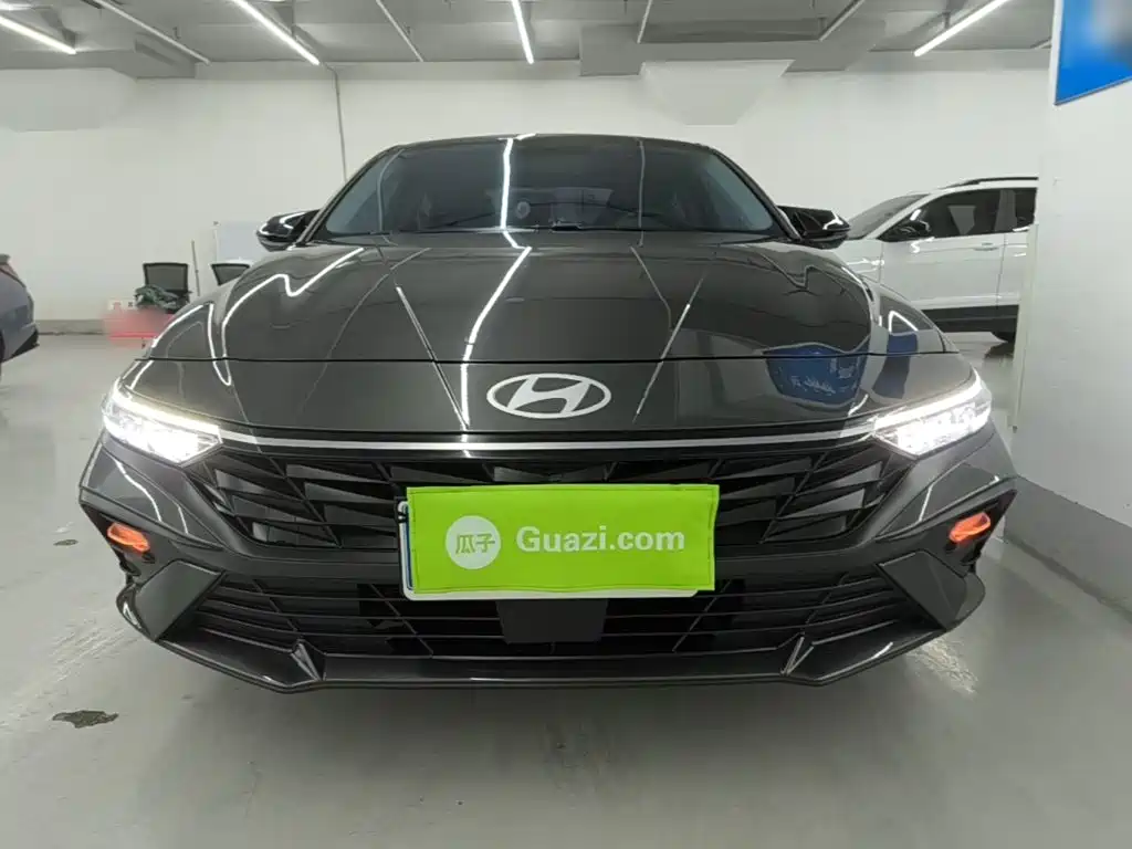 Hyundai Elantra 2025