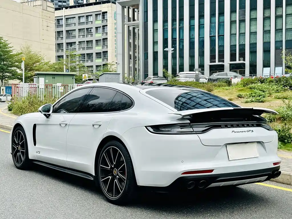 Porsche Panamera 2023