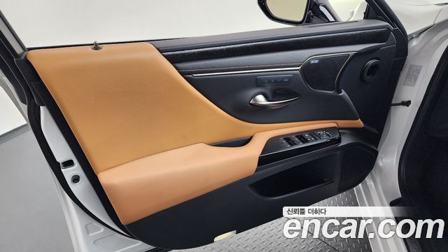 Lexus ES 2023