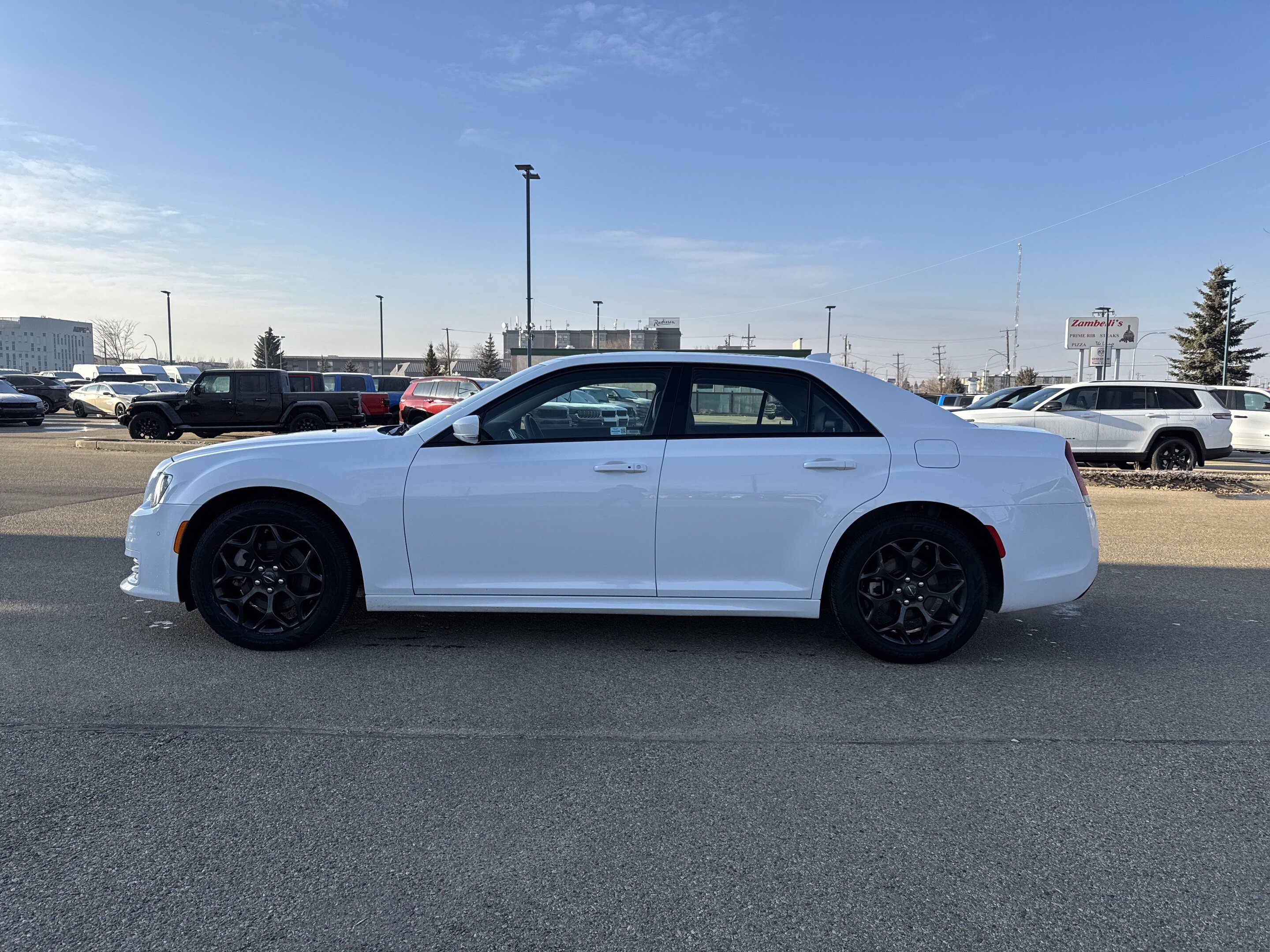 Chrysler 300 2023