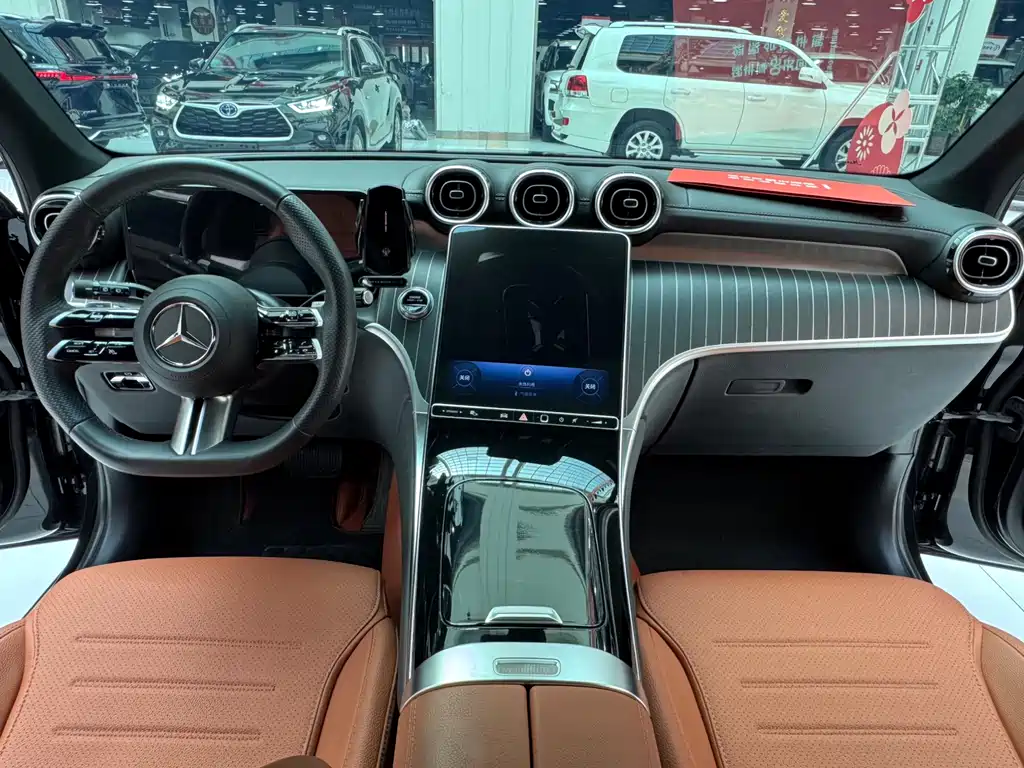 Mercedes-Benz GLC 2023