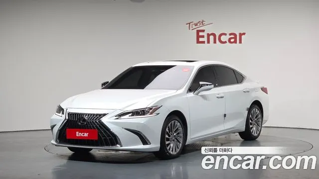 Lexus ES 2023