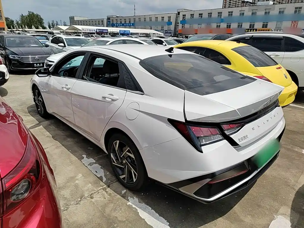 Hyundai Elantra 2024