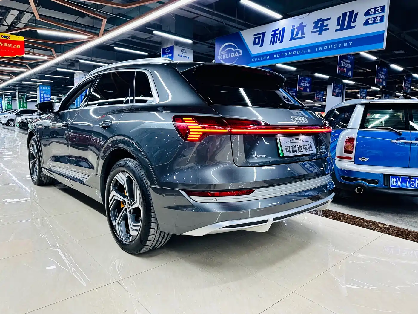 Audi e-tron 2023