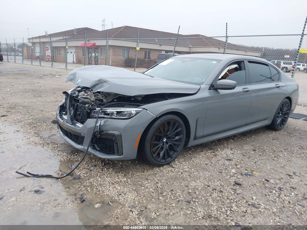 BMW 750 2022