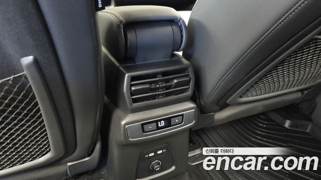Audi Q4 e-tron 2025