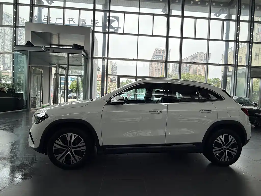 Mercedes-Benz GLA 2024