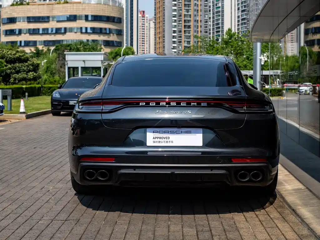 Porsche Panamera 2021