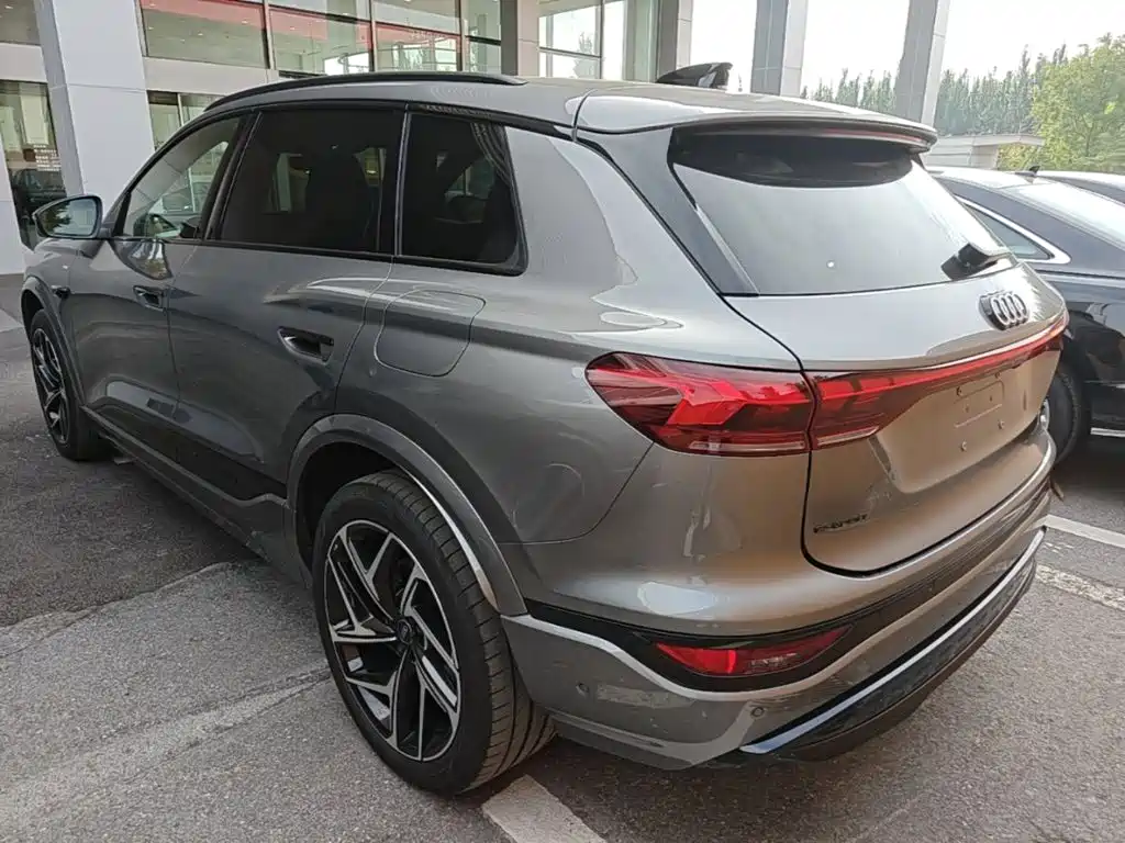 Audi e-tron 2025