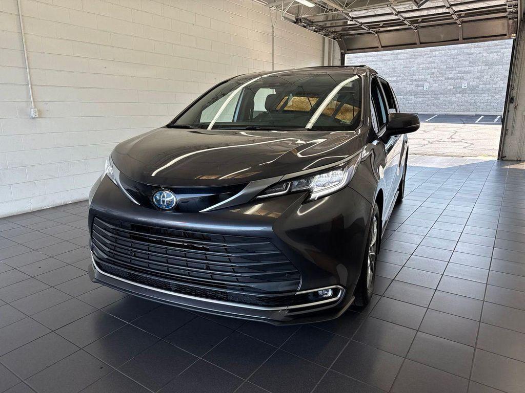 Toyota Sienna 2025