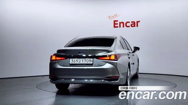 Lexus ES 2021