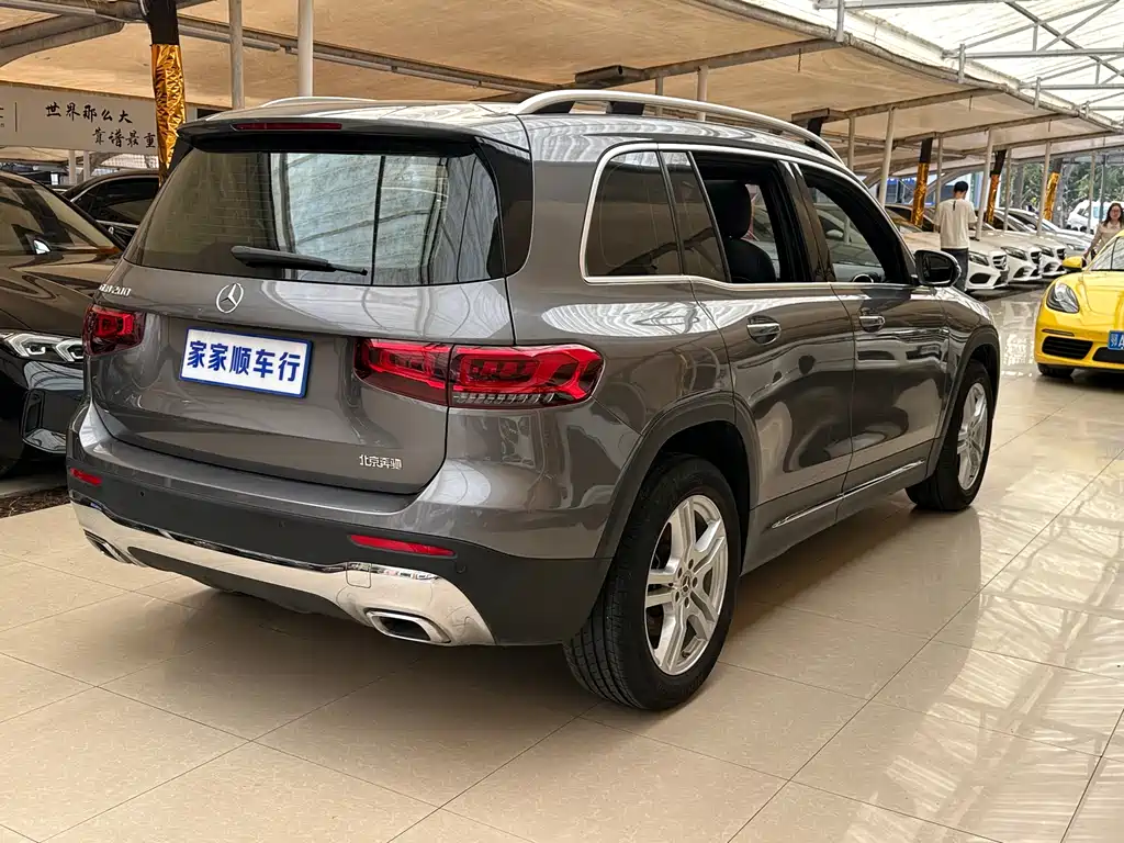 Mercedes-Benz GLB 2023