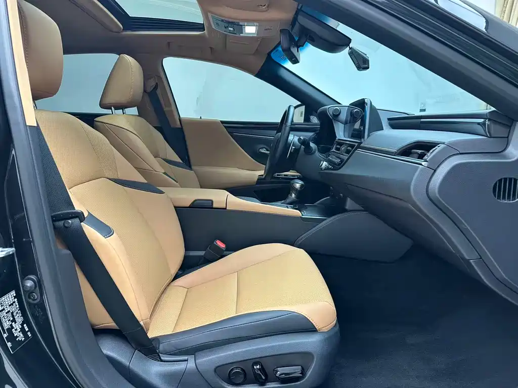 Lexus ES 2022
