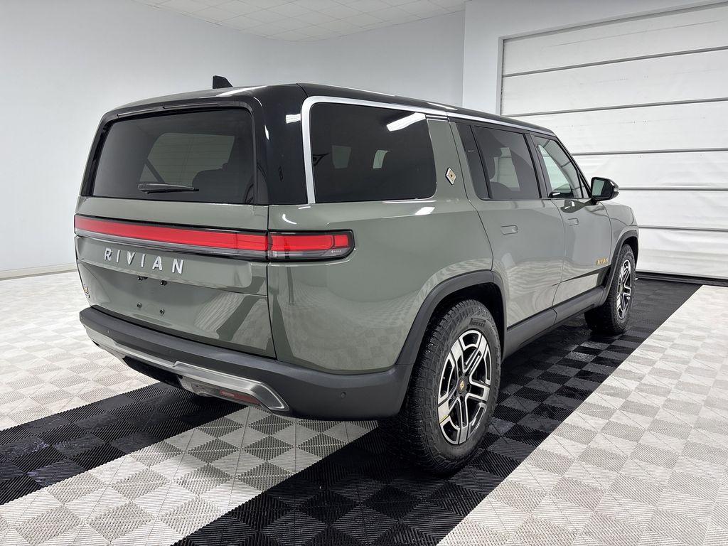 Rivian R1S 2022