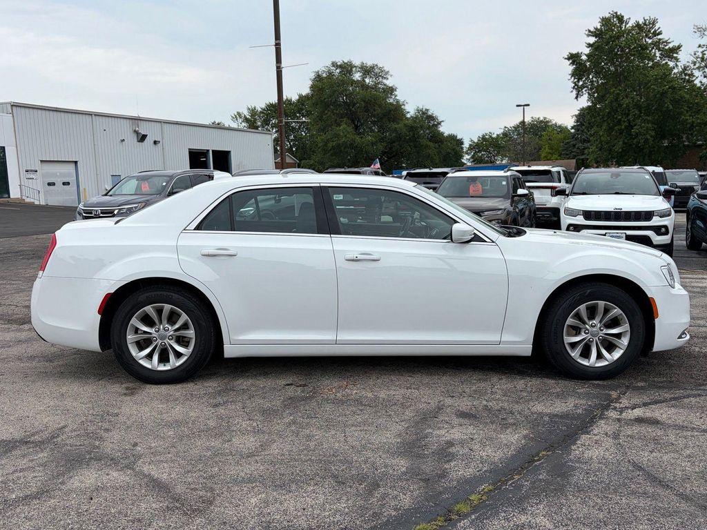 Chrysler 300 2023