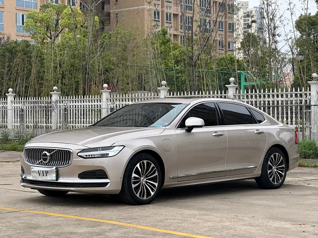 Volvo S90 2025
