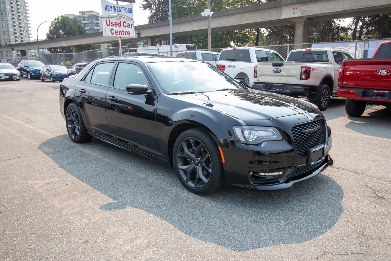 Chrysler 300 2023
