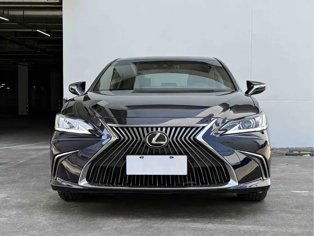 Lexus ES 2021