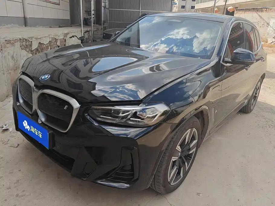 BMW iX3 2023