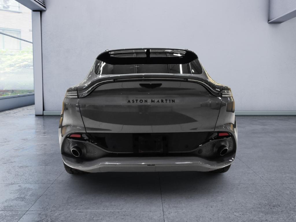 Aston Martin DBX 2022