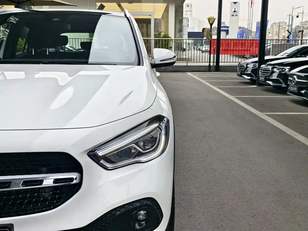Mercedes-Benz GLA 2024
