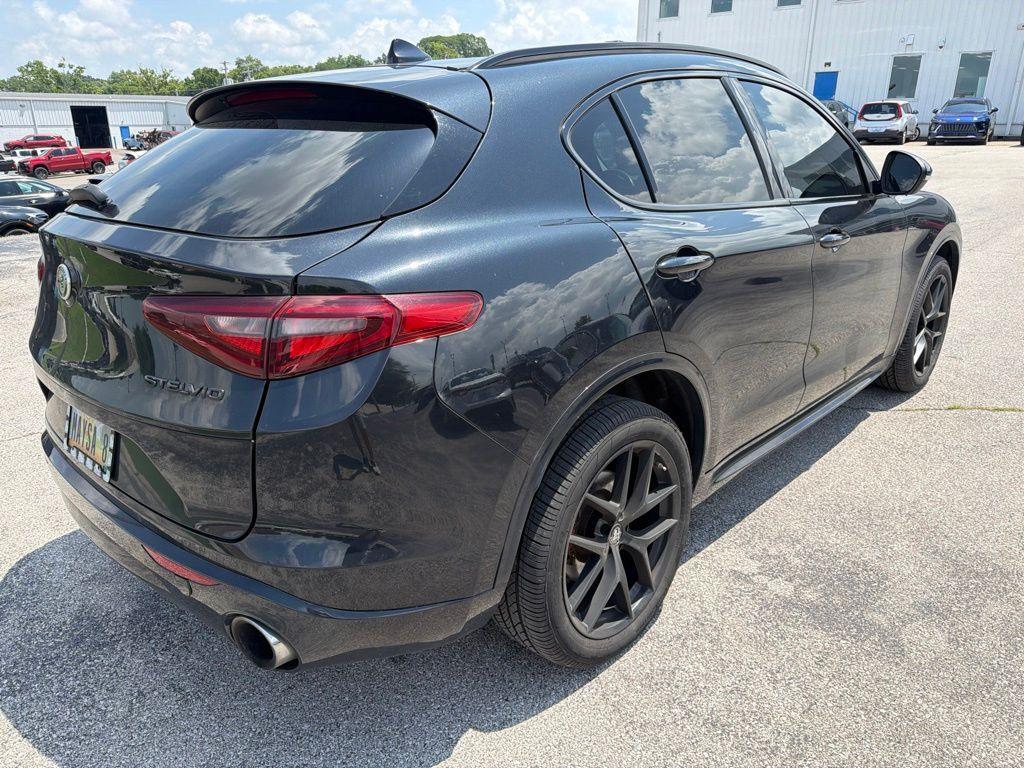 Alfa Romeo Stelvio 2021