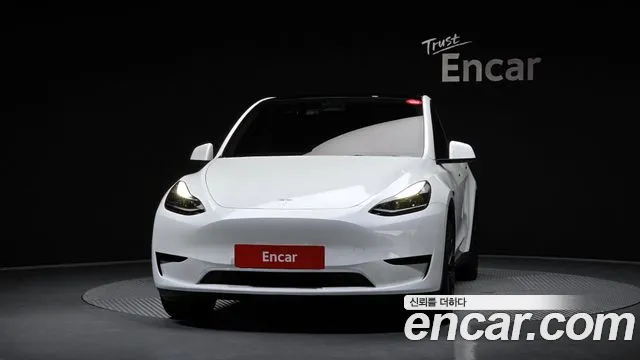 Tesla Model Y 2024