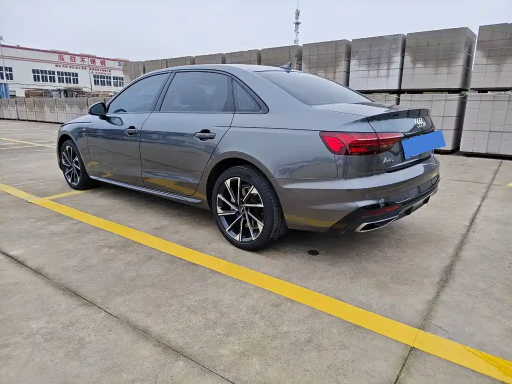 Audi A4 2023