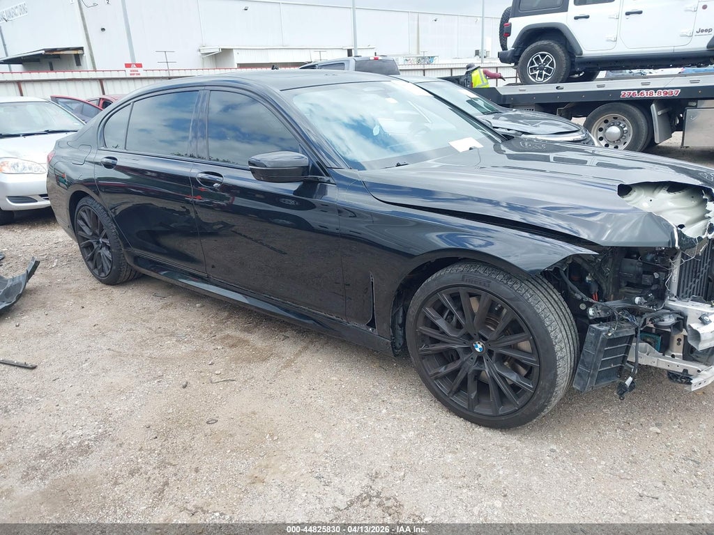 BMW 750 2022