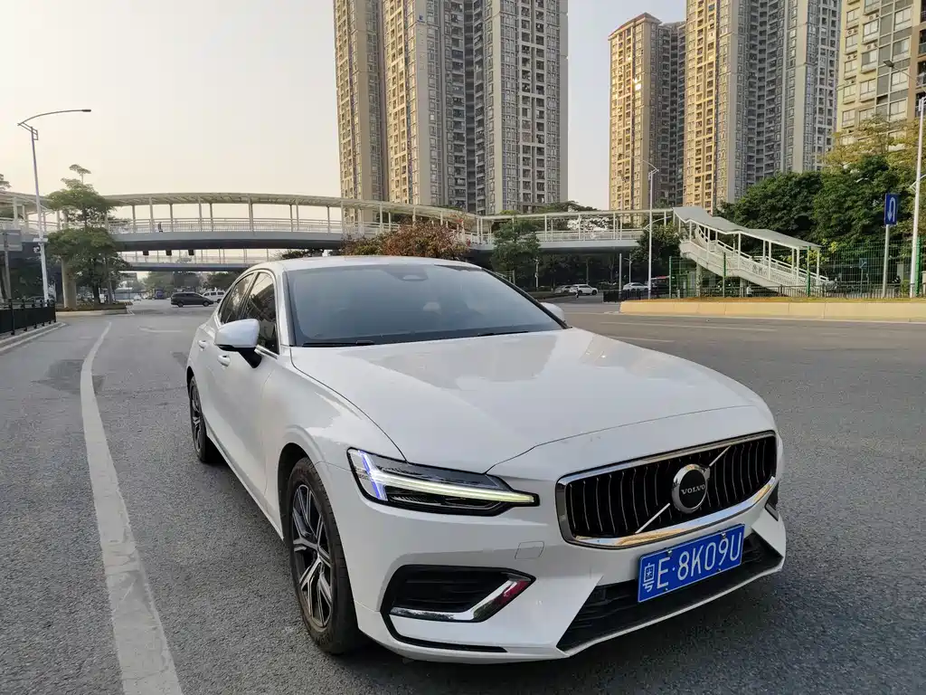Volvo S60 2023