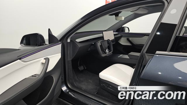 Tesla Model Y 2025