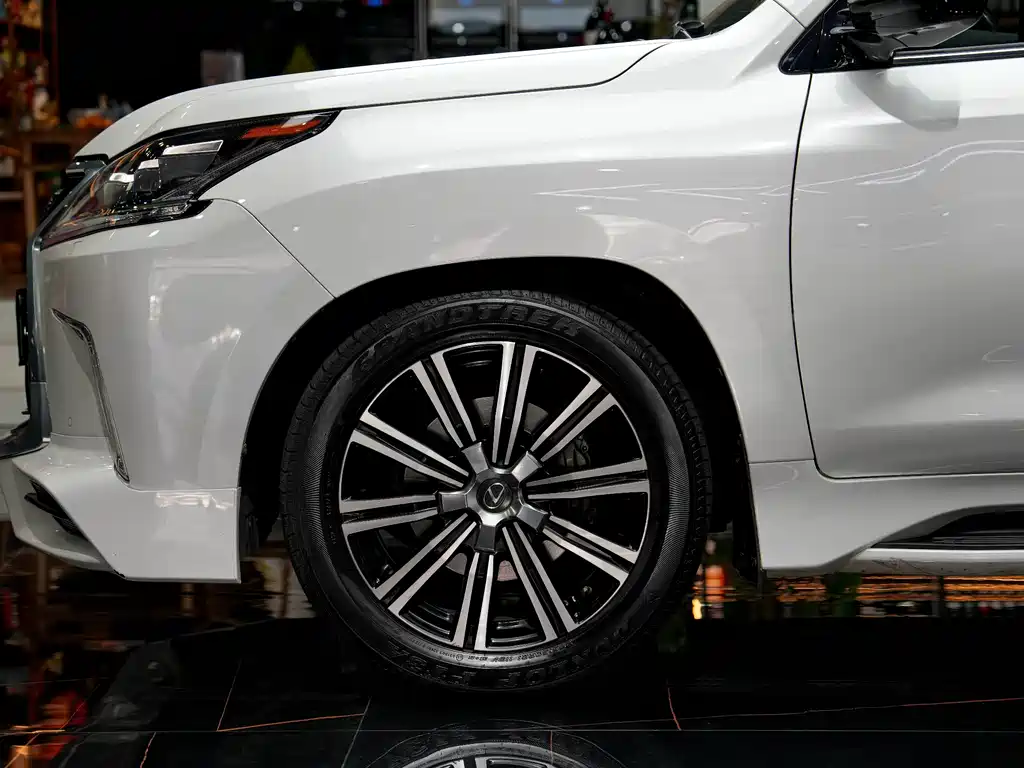Lexus LX 2020