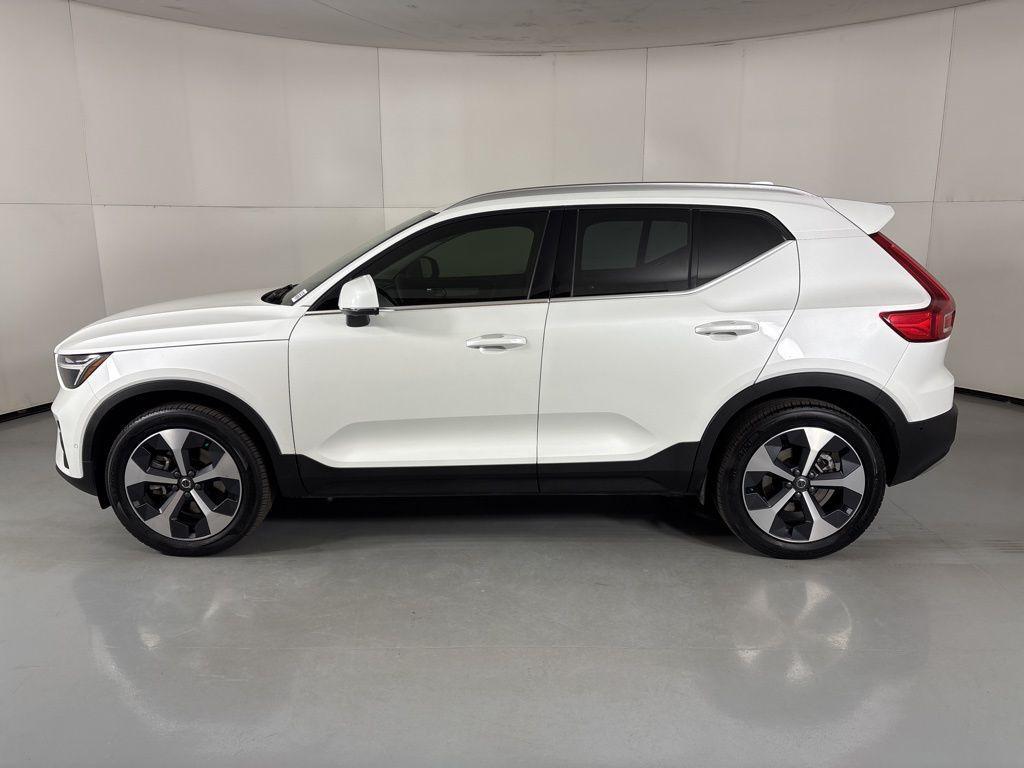 Volvo XC40 2025