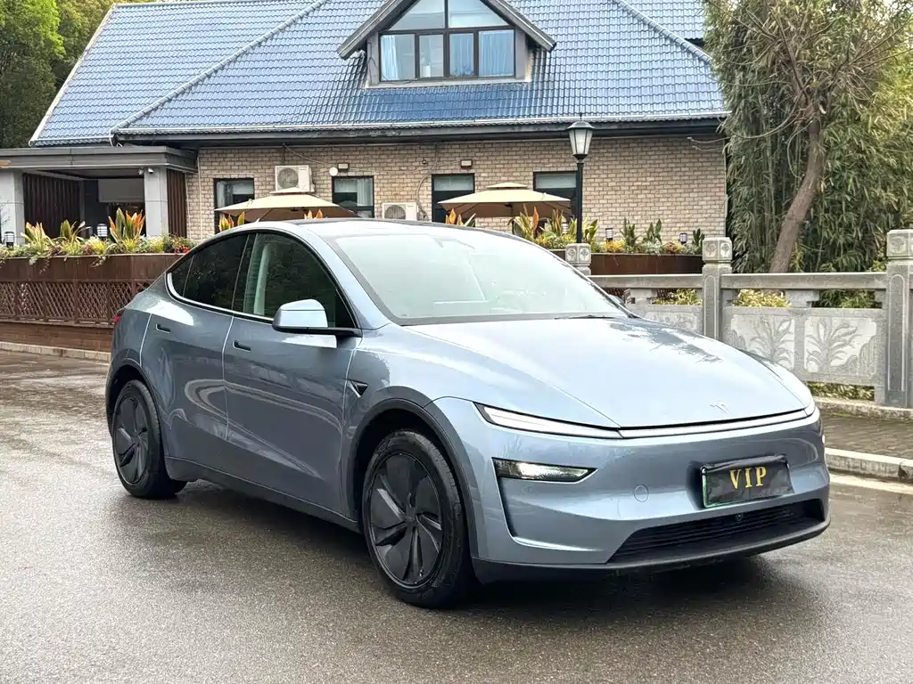 Tesla Model Y 2025
