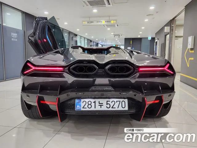 Lamborghini Revuelto 2025