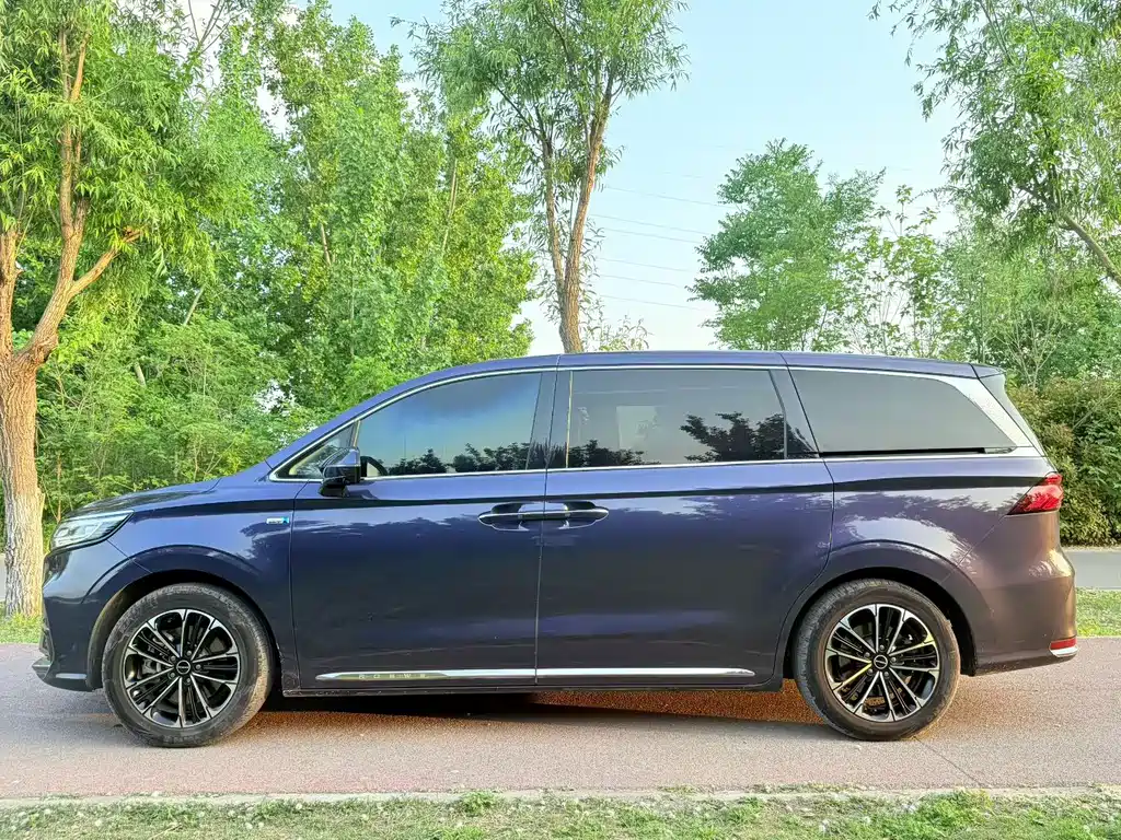 Roewe iMAX8 2022