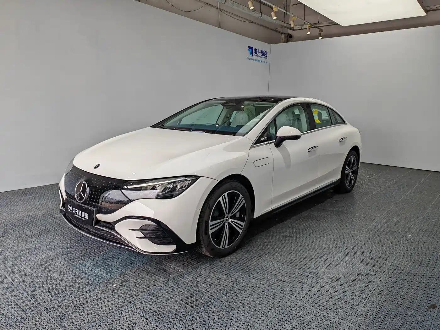 Mercedes-Benz EQE 2025