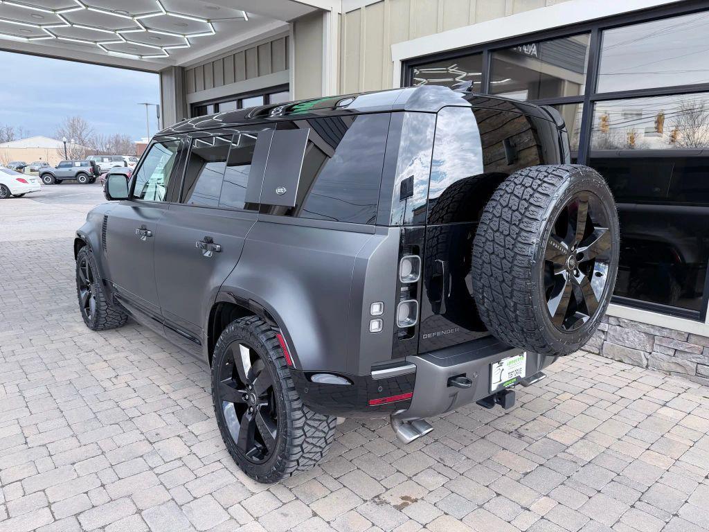 Land Rover Defender 2023