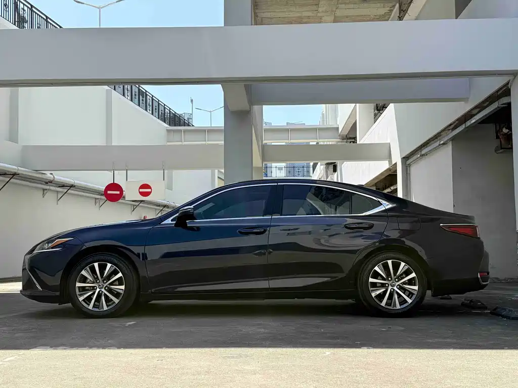 Lexus ES 2021