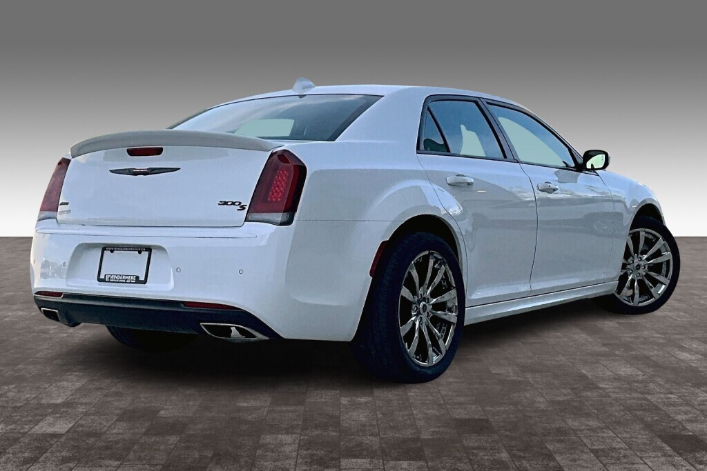 Chrysler 300 2023