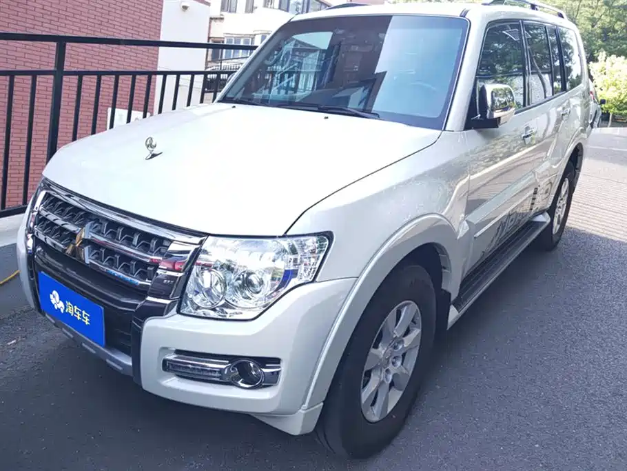 Mitsubishi Pajero 2020