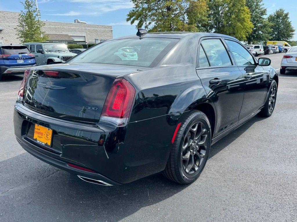 Chrysler 300 2022