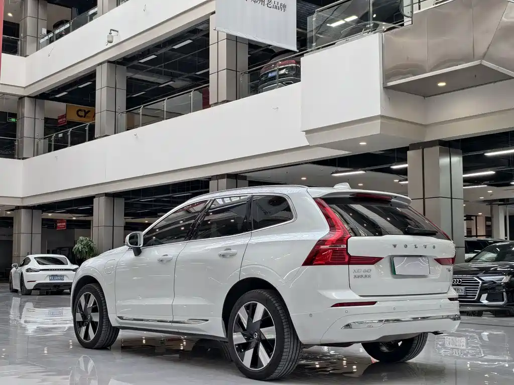 Volvo XC60 2025