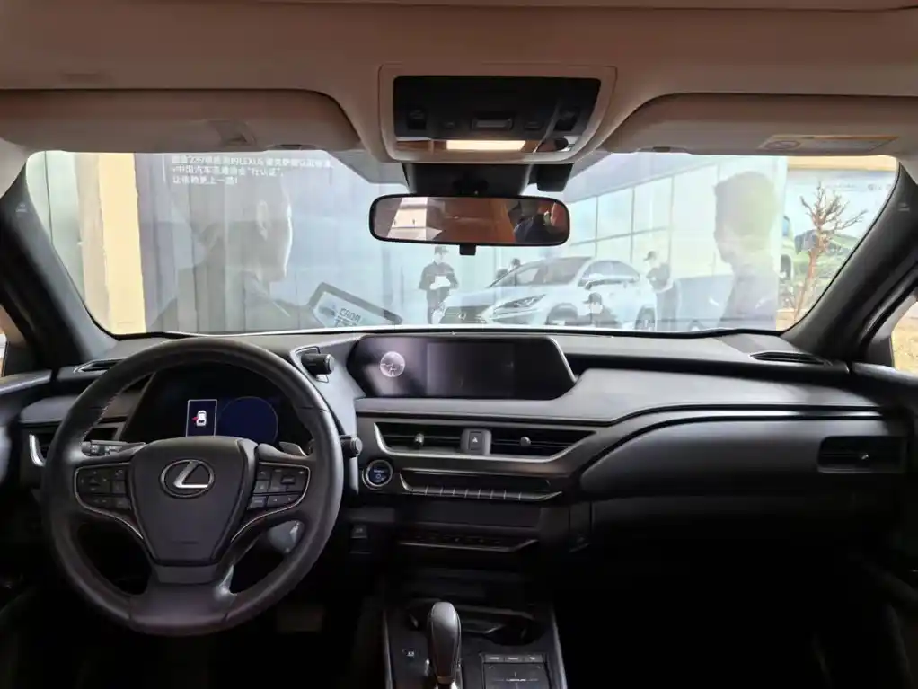 Lexus UX 2022