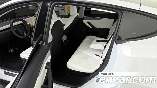 Tesla Model Y 2025