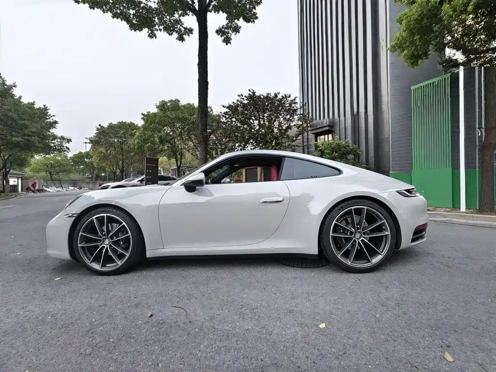 Porsche 911 2023
