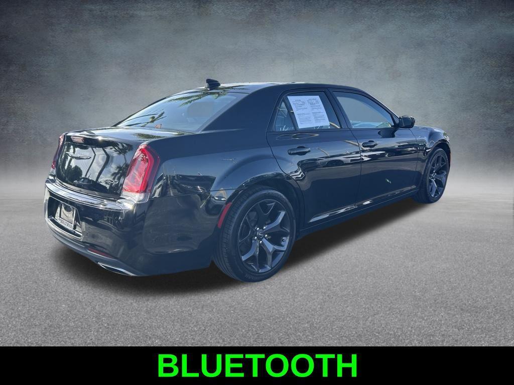 Chrysler 300 2021