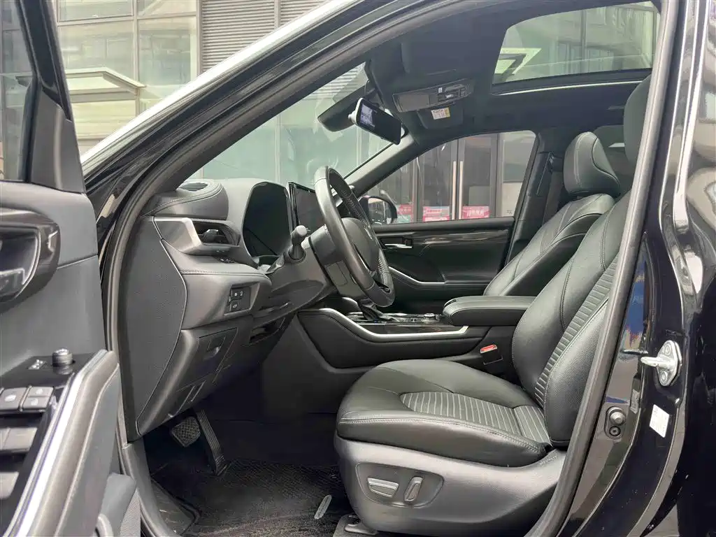 Toyota Crown Kluger 2023