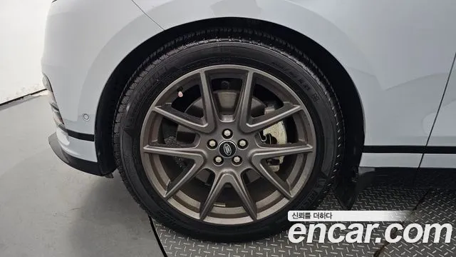Land Rover Range Rover Velar 2024