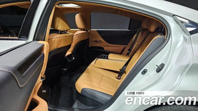 Lexus ES 2023